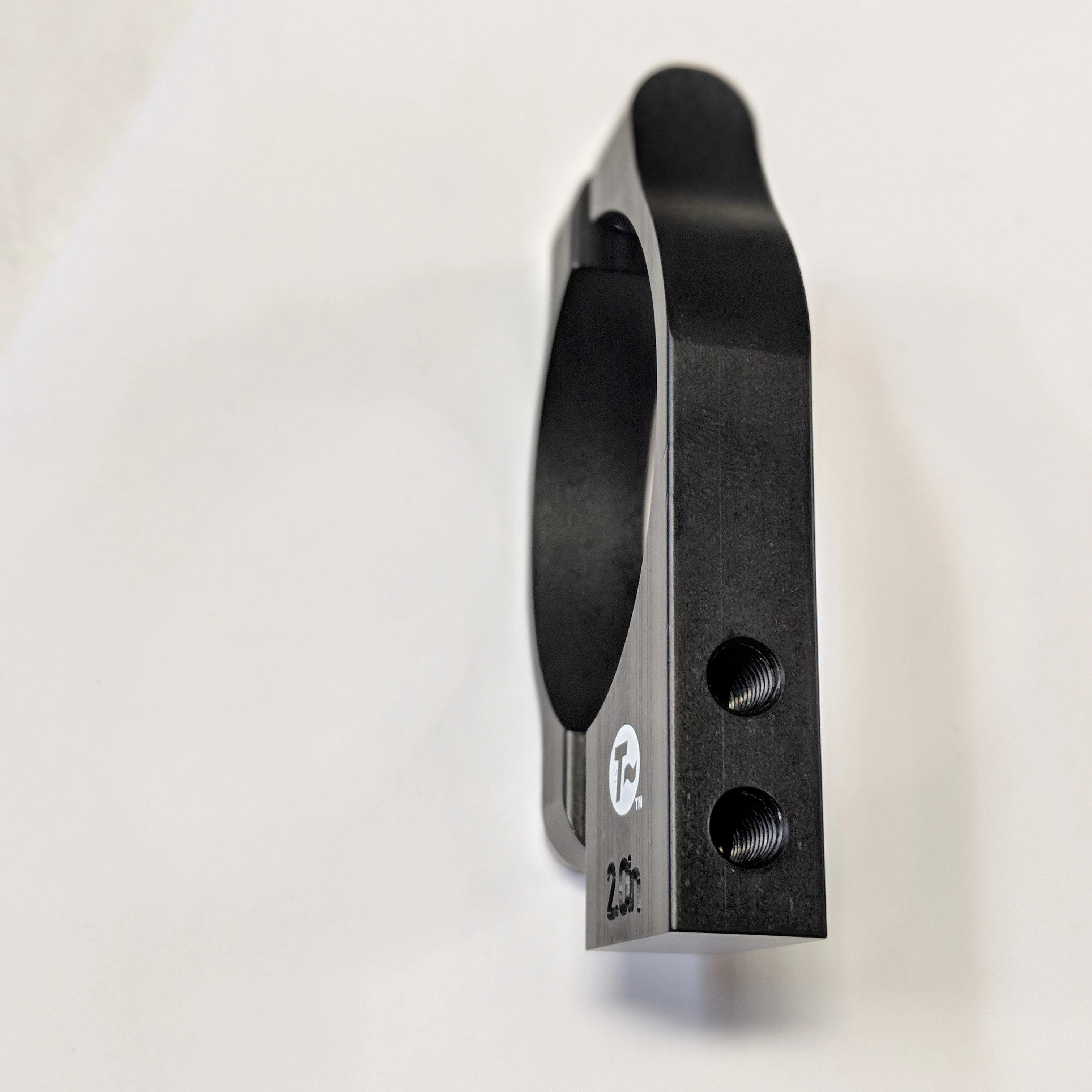 Supporto tendicinghia a 2 fori, facile da montare, per pulegge con bullone da 6mm.